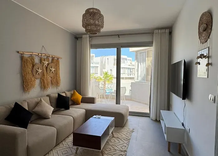 Sholan 1 Boho Chic 1br By The Pool Apartment