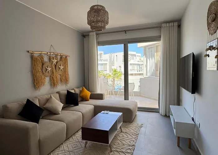 Sholan 1 Boho Chic 1br By The Pool Apartment