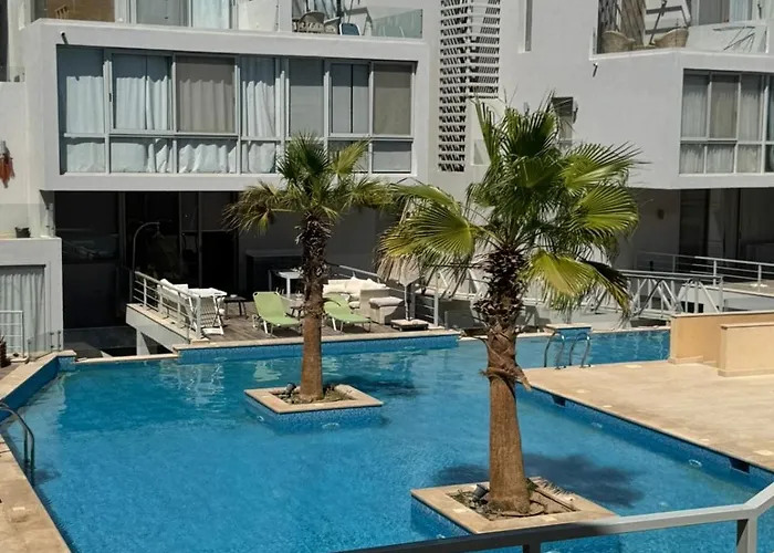 Sholan 1 Boho Chic 1br By The Pool Apartment