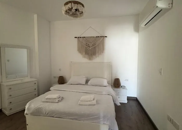 Apartment Sholan 1 Boho Chic 1br By The Pool