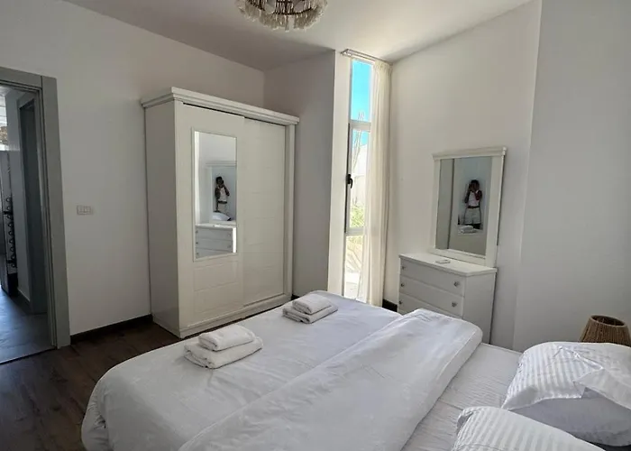 Apartment Sholan 1 Boho Chic 1br By The Pool